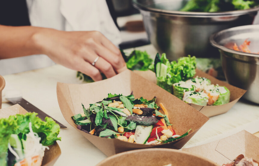 salads in to go packaging